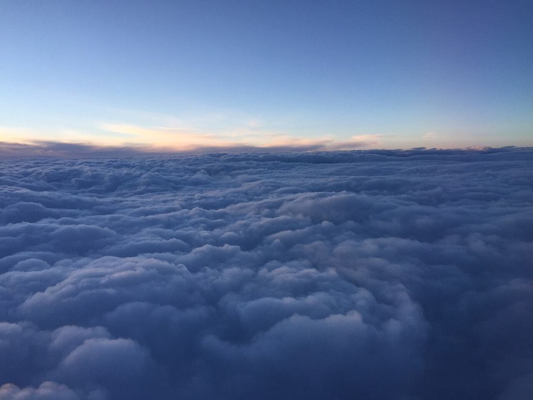 Vista desde la ventanilla de un avión